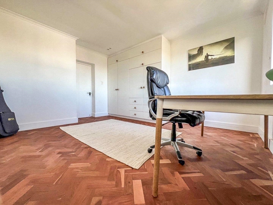 2 Bedroom Property for Sale in Sea Point Western Cape